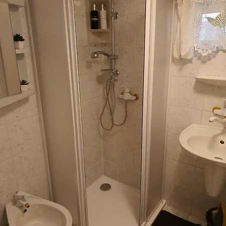 Kranio 乡村民宿 卡罗维发利