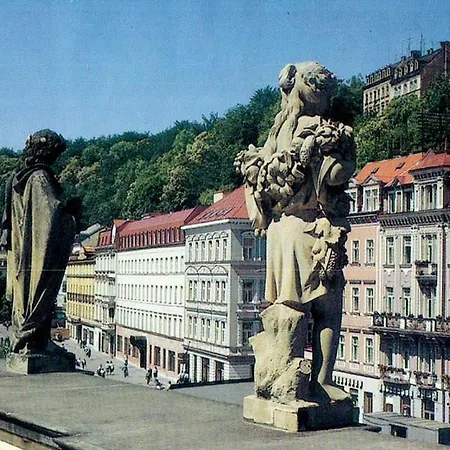 Kranio 乡村民宿 卡罗维发利